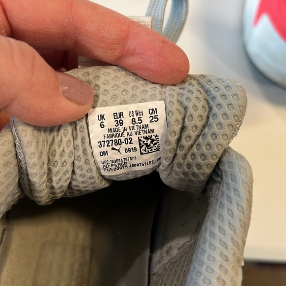 Puma - pink, gray, and black, 8.5 running shoe - Picture 8 of 9